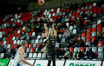 Valmierieši izcīna pārliecinošu uzvaru pār ''Tallinna Kalev'' basketbolistiem; Dubultam 19 punkti