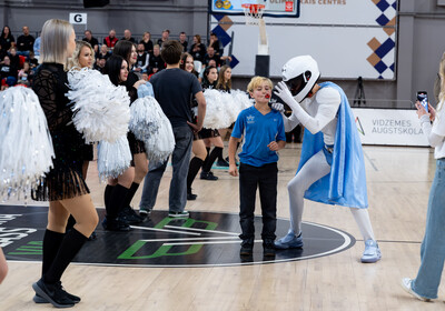 LAT-EST: VALMIERA GLASS VIA : Keila KK