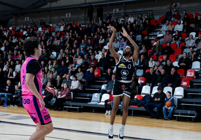 LAT-EST: VALMIERA GLASS VIA : Rīgas Zeļļi