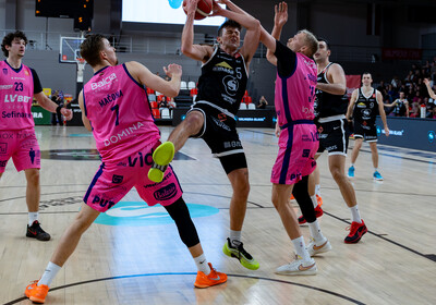 LAT-EST: VALMIERA GLASS VIA : Rīgas Zeļļi