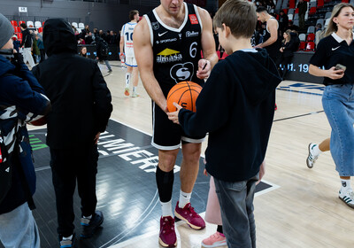 LAT-EST: VALMIERA GLASS VIA : Kalev/Cramo