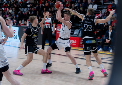 LAT-EST: VALMIERA GLASS VIA : BK Liepāja