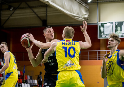 LAT-EST: VALMIERA GLASS VIA - VENTSPILS