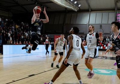 LAT-EST: VALMIERA GLASS VIA : VEF Rīga