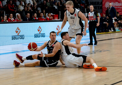 LAT-EST: VALMIERA GLASS VIA : VEF Rīga