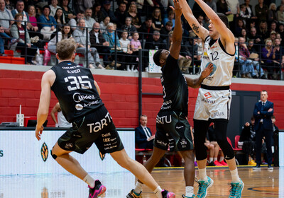 LAT-EST: VALMIERA GLASS VIA : Tartu Ülikool Maks & Moorits