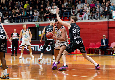 LAT-EST: VALMIERA GLASS VIA : Tartu Ülikool Maks & Moorits