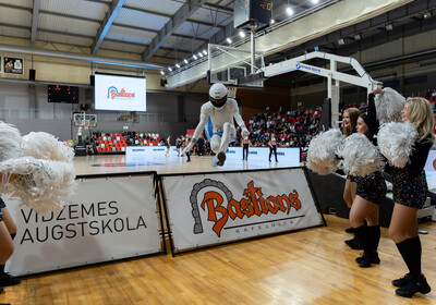 LAT-EST: VALMIERA GLASS VIA : Latvijas Universitāte