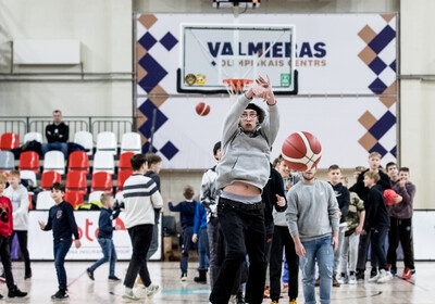 LAT-EST: VALMIERA GLASS VIA - Latvijas Universitāte